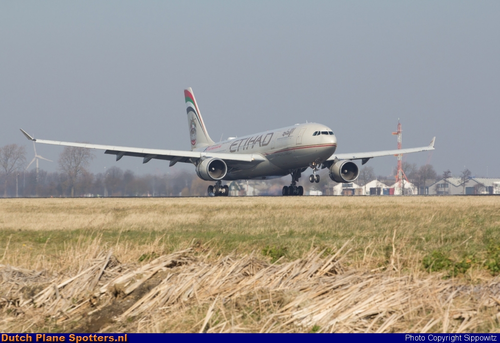 A6-AGB Airbus A330-200 Etihad by Sippowitz