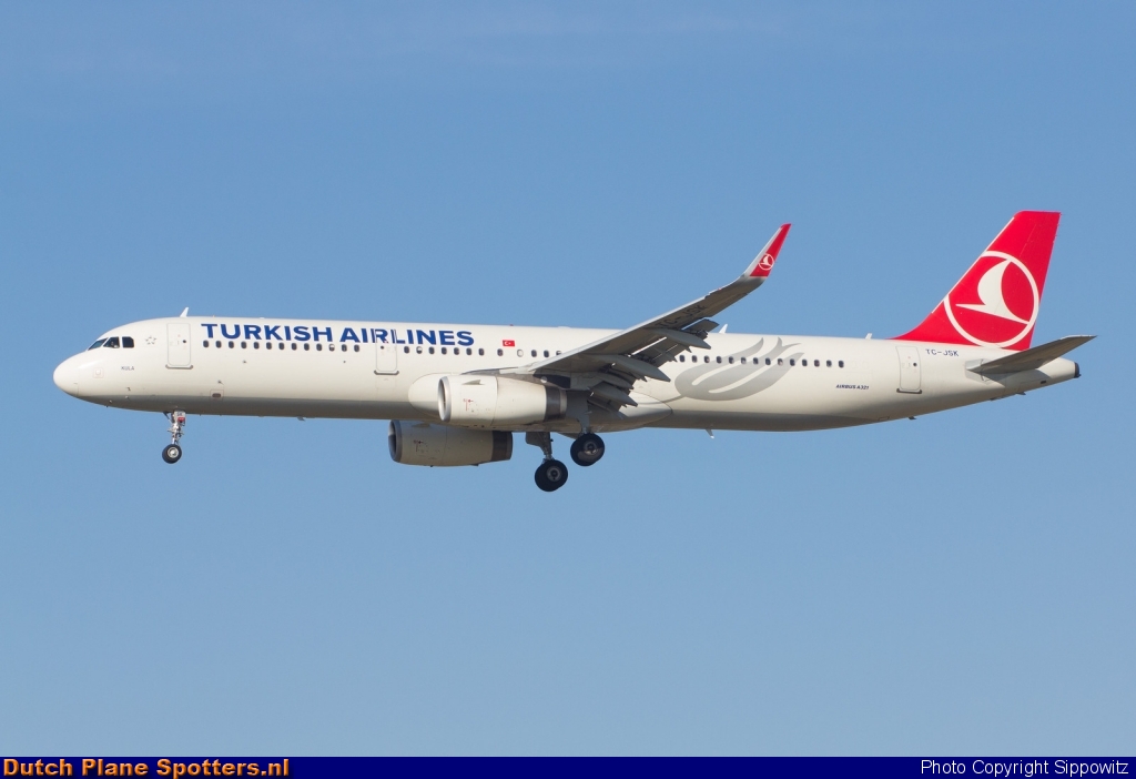 TC-JSK Airbus A321 Turkish Airlines by Sippowitz