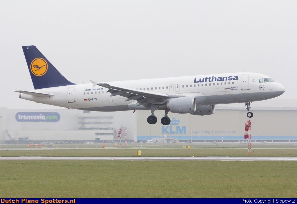 D-AIZI Airbus A320 Lufthansa by Sippowitz
