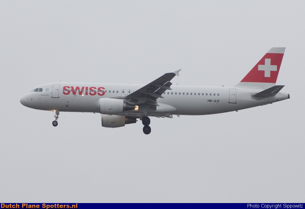 HB-JLR Airbus A320 Swiss International Air Lines by Sippowitz