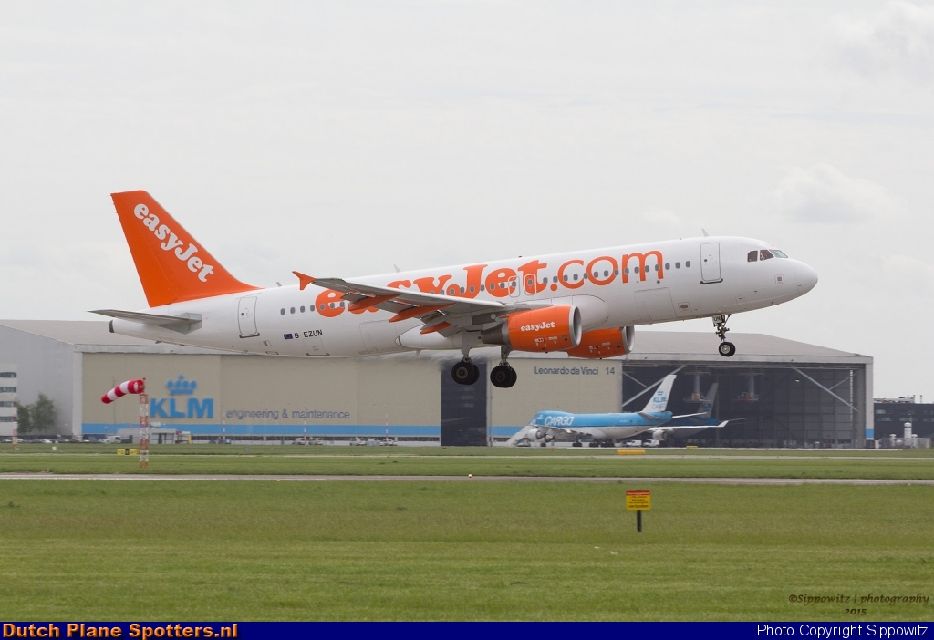 G-EZUN Airbus A320 easyJet by Sippowitz