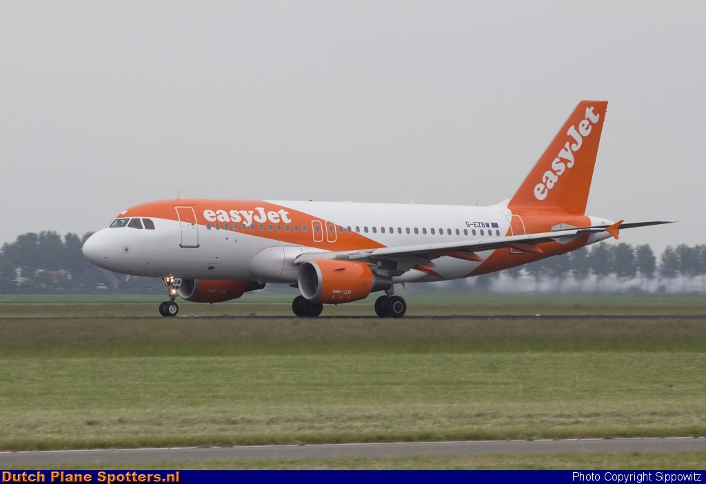 G-EZBW Airbus A319 easyJet by Sippowitz