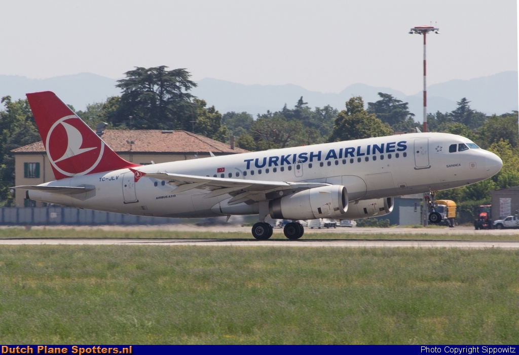 TC-JLV Airbus A319 Turkish Airlines by Sippowitz