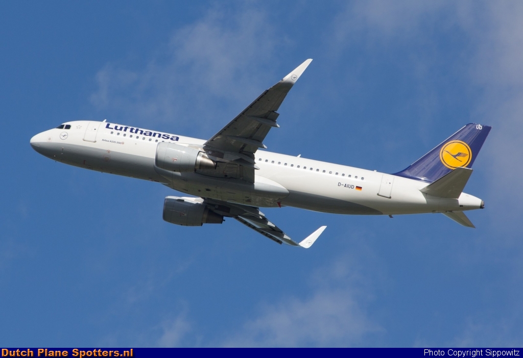 D-AIUD Airbus A320 Lufthansa by Sippowitz