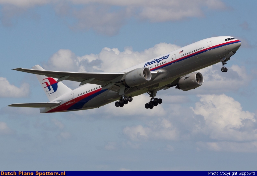 9M-MRJ Boeing 777-200 Malaysia Airlines by Sippowitz