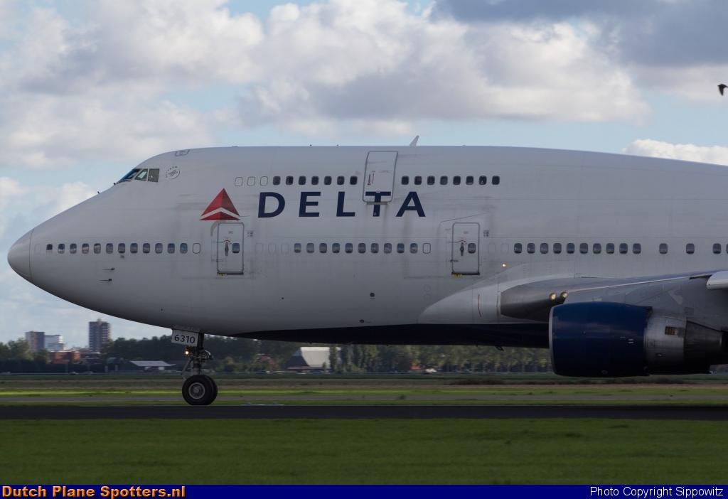 N670US Boeing 747-400 Delta Airlines by Sippowitz