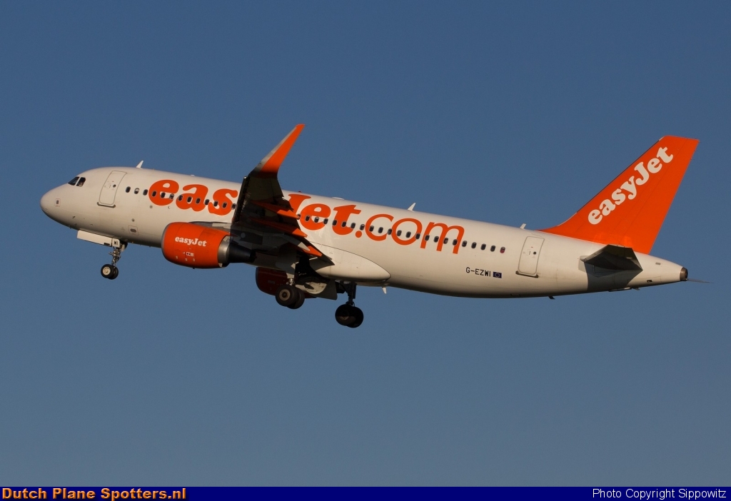 G-EZWI Airbus A320 easyJet by Sippowitz
