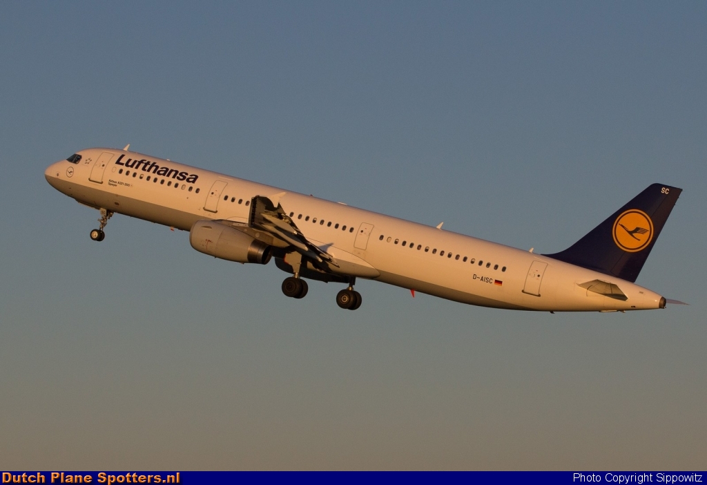 D-AISC Airbus A321 Lufthansa by Sippowitz