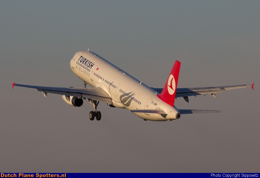 TC-JMH Airbus A321 Turkish Airlines by Sippowitz