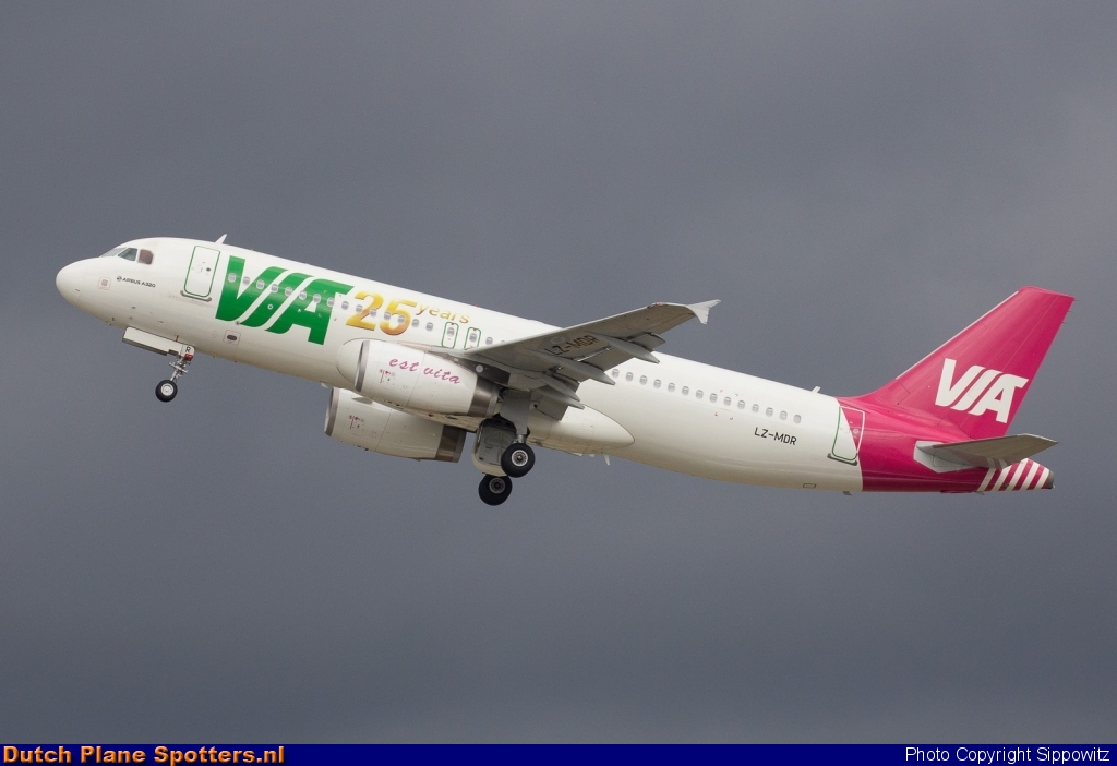 LZ-MDR Airbus A320 Air Via by Sippowitz