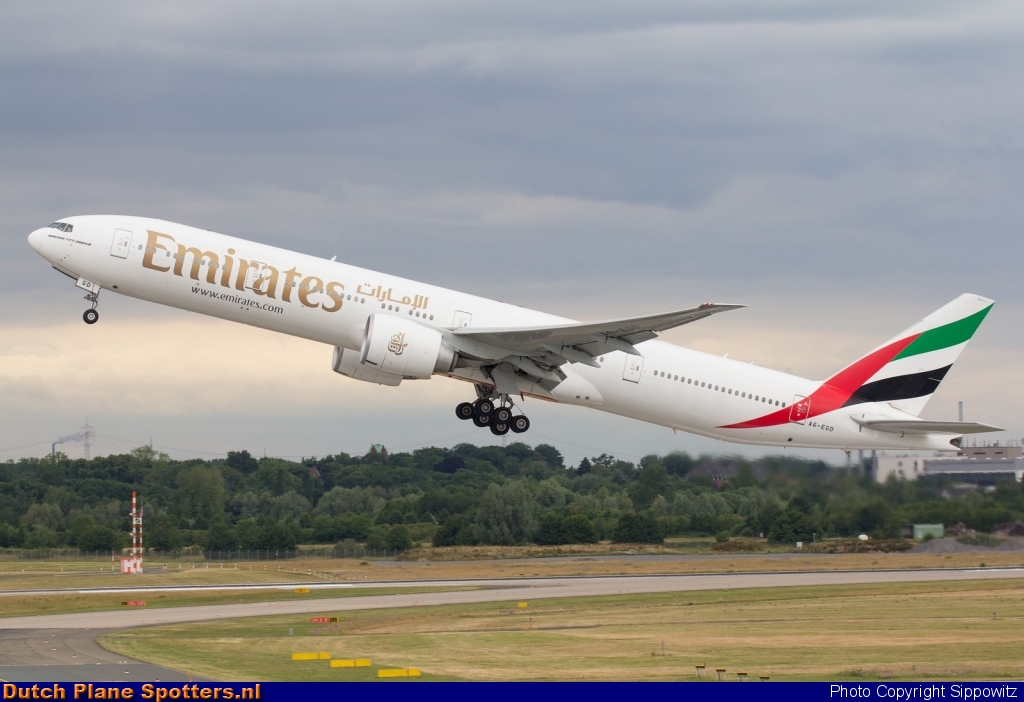 A6-EGD Boeing 777-300 Emirates by Sippowitz