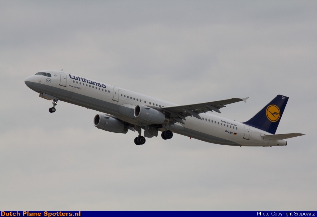 D-AIDC Airbus A321 Lufthansa by Sippowitz