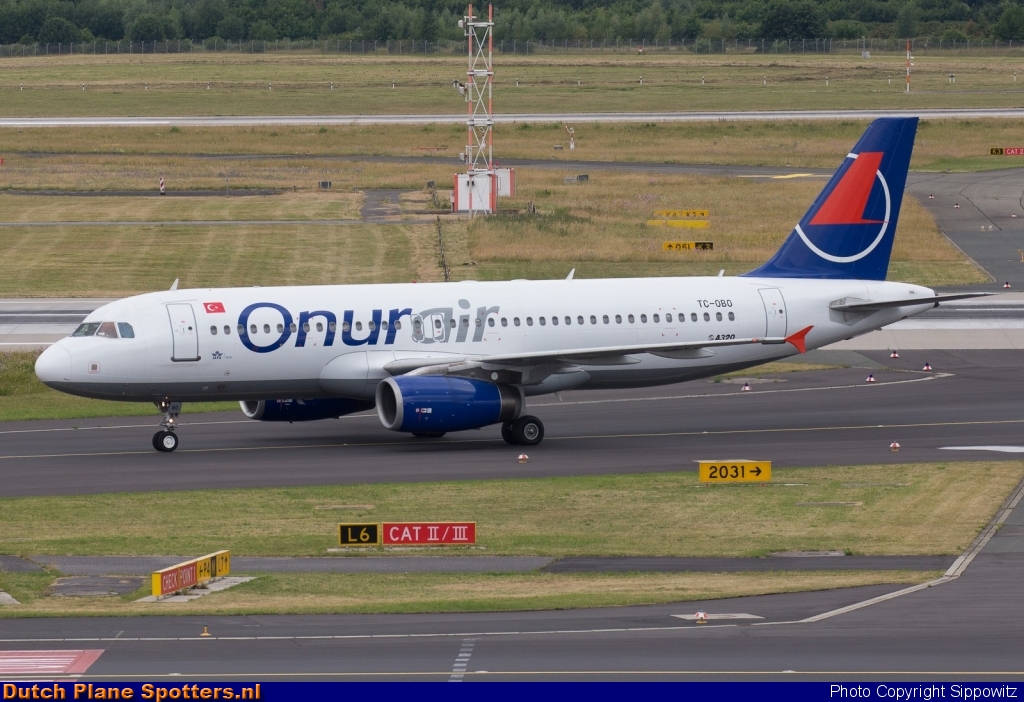 TC-OBO Airbus A320 Onur Air by Sippowitz