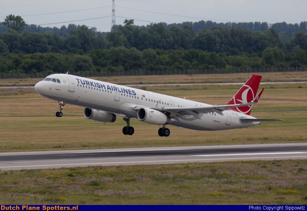TC-JSI Airbus A321 Turkish Airlines by Sippowitz