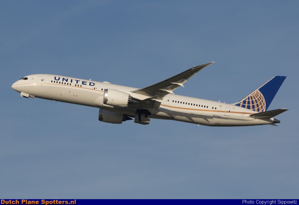 N27959 Boeing 787-9 Dreamliner United Airlines by Sippowitz