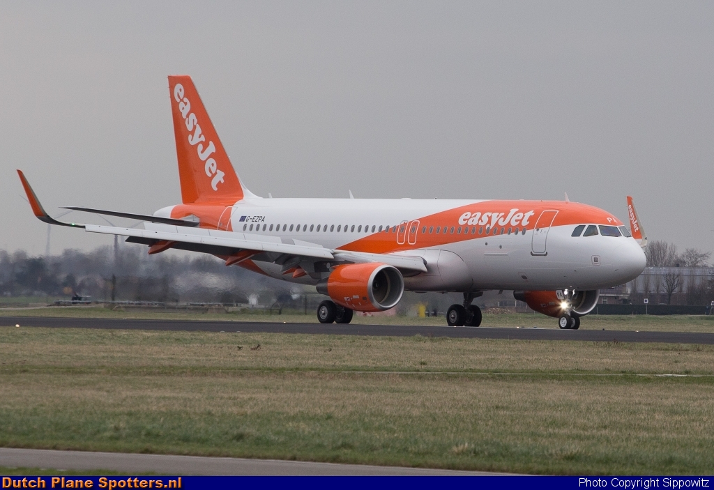 G-EZPA Airbus A320 easyJet by Sippowitz