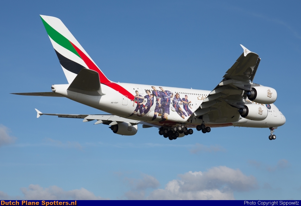 A6-EOT Airbus A380-800 Emirates by Sippowitz