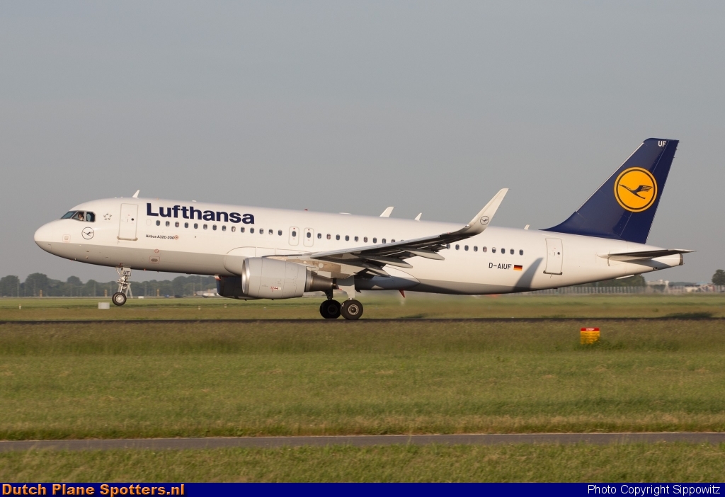 D-AIUF Airbus A320 Lufthansa by Sippowitz