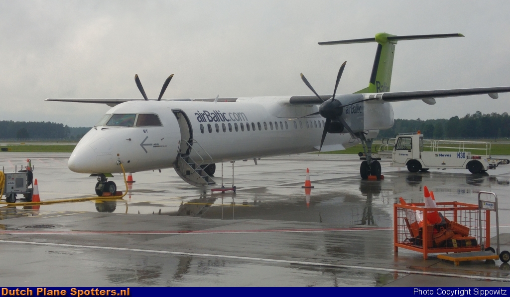 YL-BBT Bombardier Dash 8-Q400 Air Baltic by Sippowitz