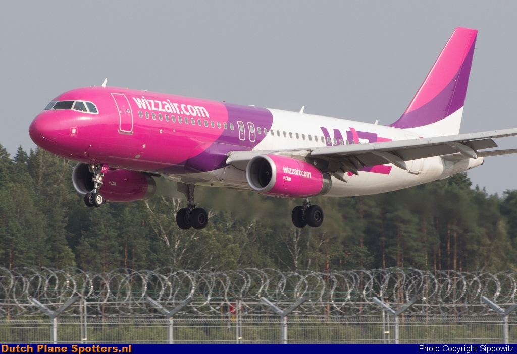 HA-LWZ Airbus A320 Wizz Air by Sippowitz
