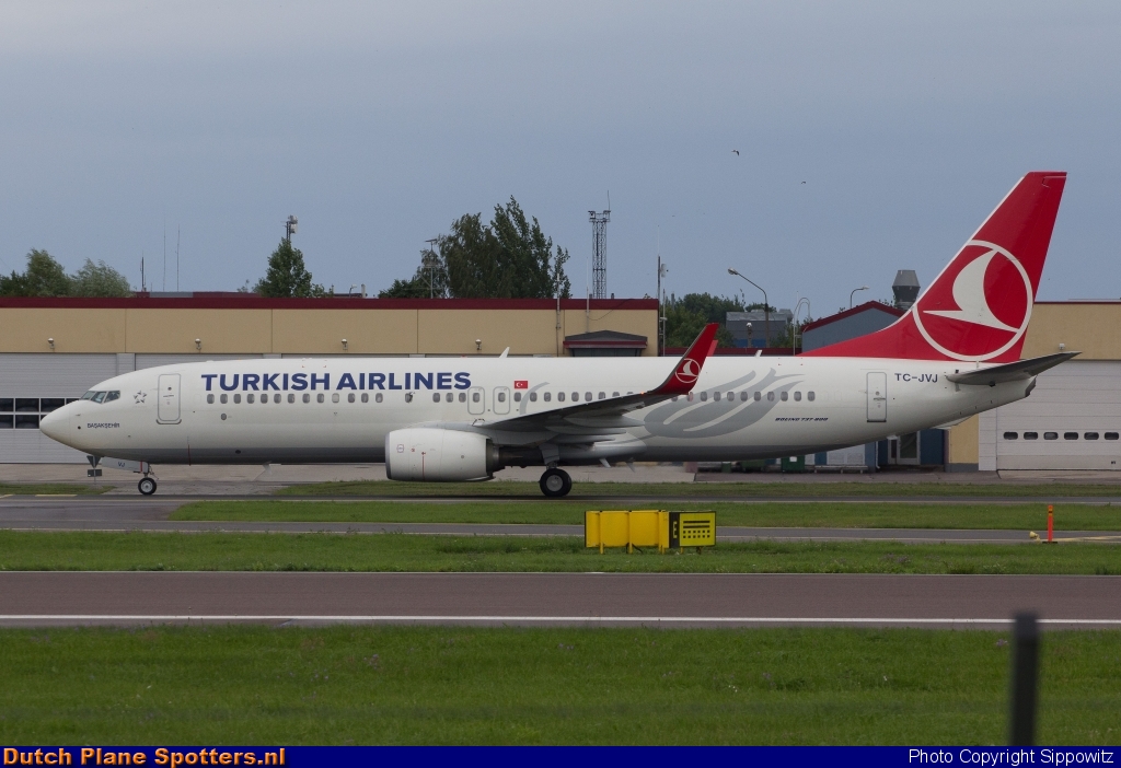 TC-JVJ Boeing 737-800 Turkish Airlines by Sippowitz