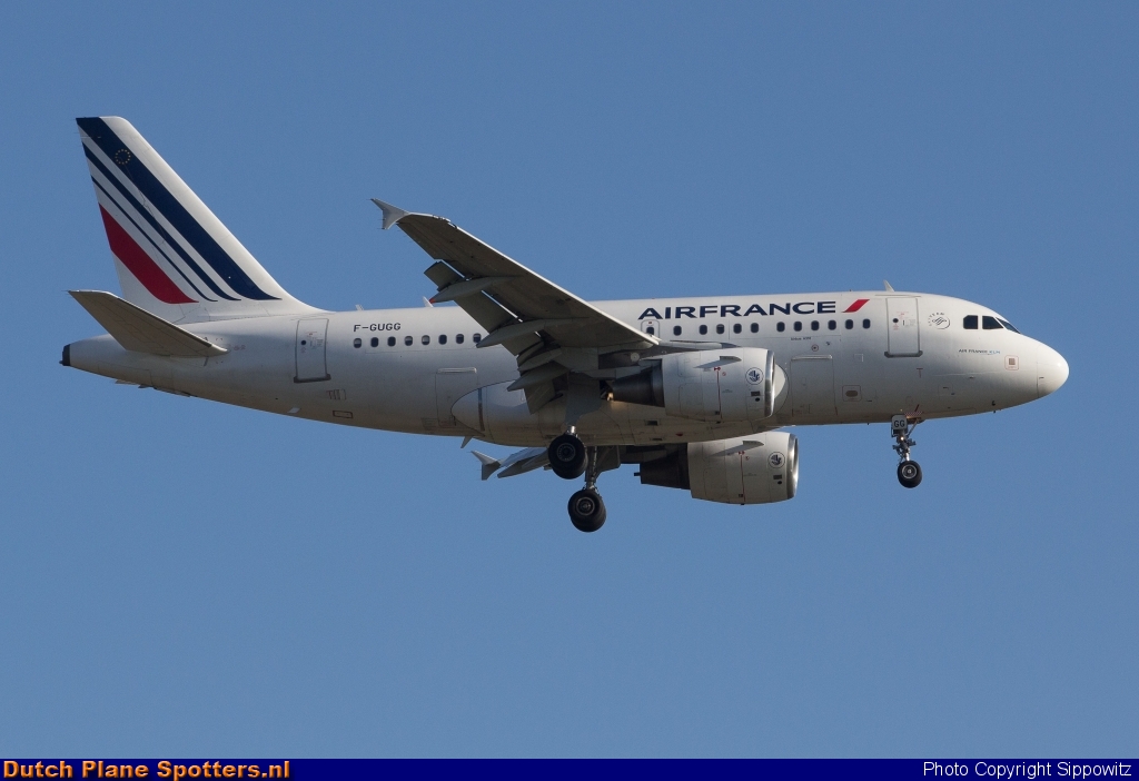 F-GUGG Airbus A318 Air France by Sippowitz