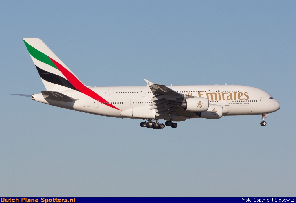 A6-EOT Airbus A380-800 Emirates by Sippowitz