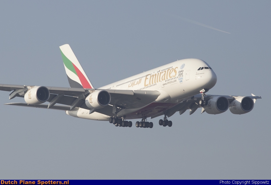 A6-EOV Airbus A380-800 Emirates by Sippowitz