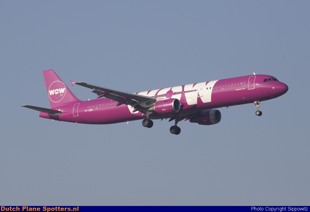 TF-SON Airbus A321 WOW air by Sippowitz