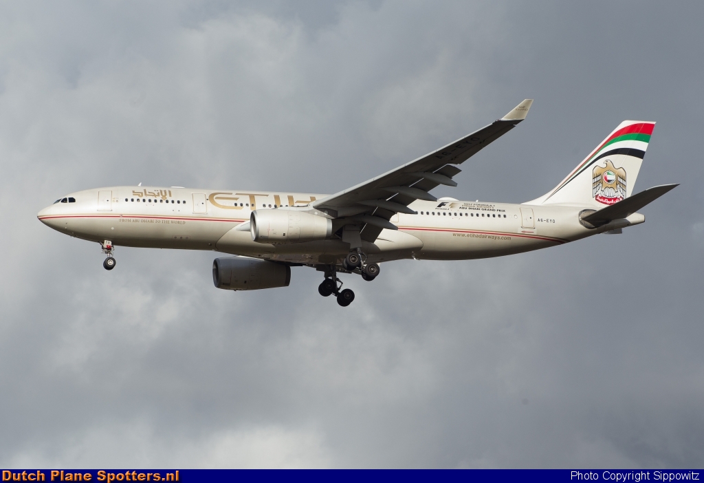 A6-EYO Airbus A330-200 Etihad by Sippowitz