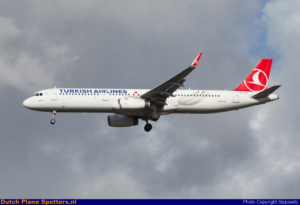 TC-JTF Airbus A321 Turkish Airlines by Sippowitz