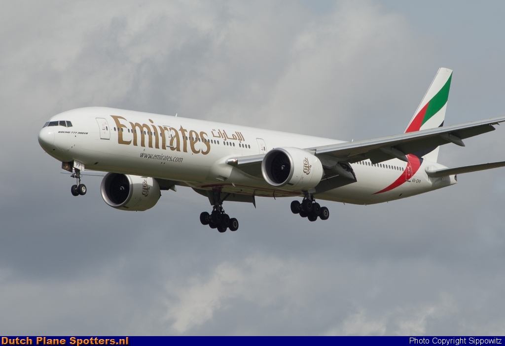 A6-EPP Boeing 777-300 Emirates by Sippowitz