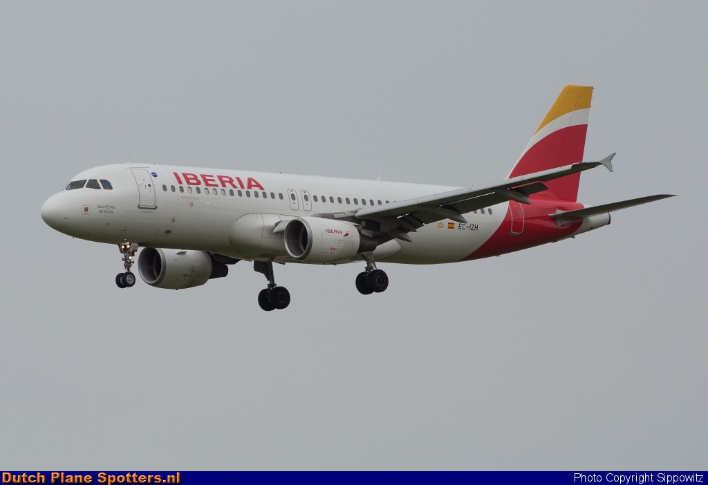 EC-IZH Airbus A320 Iberia by Sippowitz