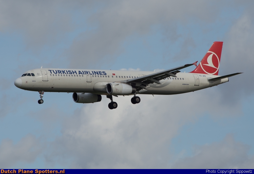 TC-JRS Airbus A321 Turkish Airlines by Sippowitz