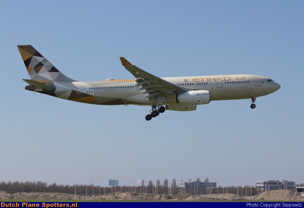 A6-EYH Airbus A330-200 Etihad by Sippowitz