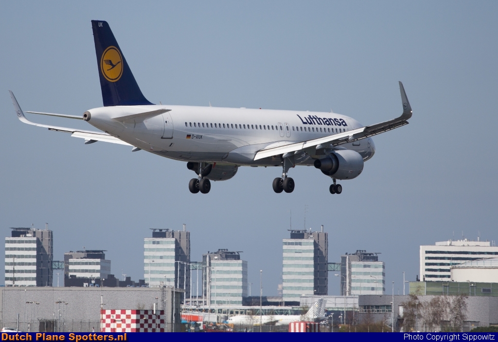 D-AIUK Airbus A320 Lufthansa by Sippowitz