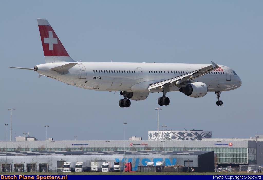 HB-IOL Airbus A321 Swiss International Air Lines by Sippowitz