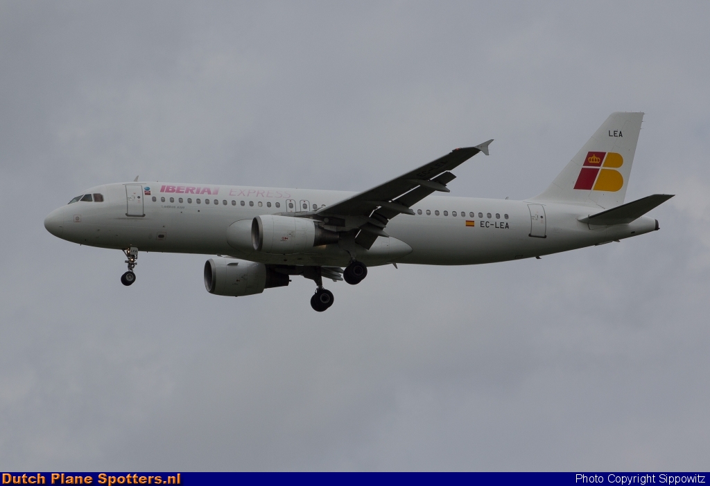 EC-LEA Airbus A320 Iberia Express by Sippowitz