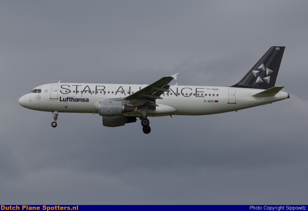D-AIPD Airbus A320 Lufthansa by Sippowitz