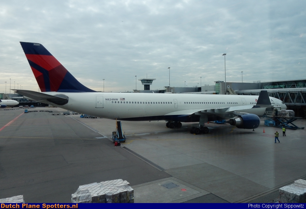 N824NW Airbus A330-300 Delta Airlines by Sippowitz