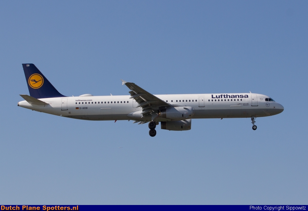 D-AIDB Airbus A321 Lufthansa by Sippowitz