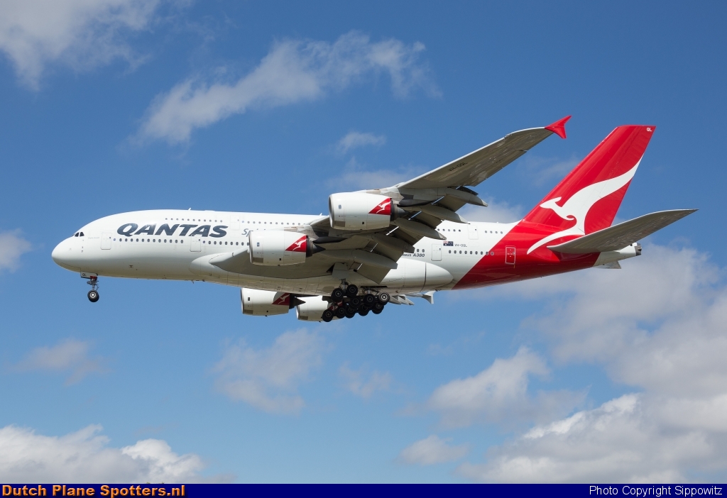 VH-OQL Airbus A380-800 Qantas by Sippowitz