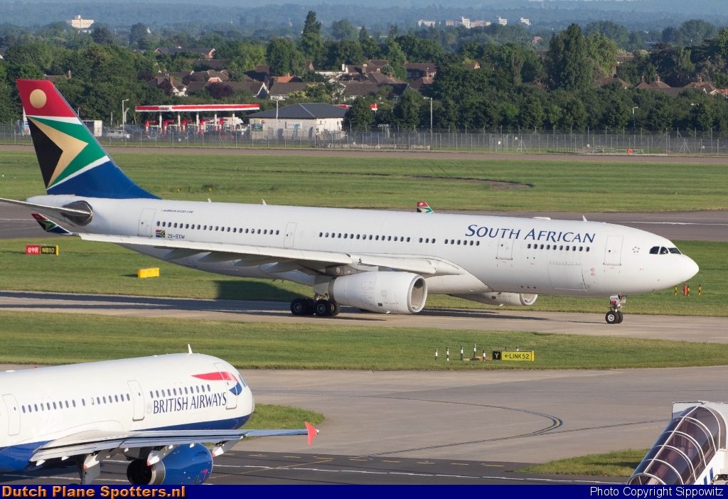 ZS-SXW Airbus A330-200 South African Airways by Sippowitz