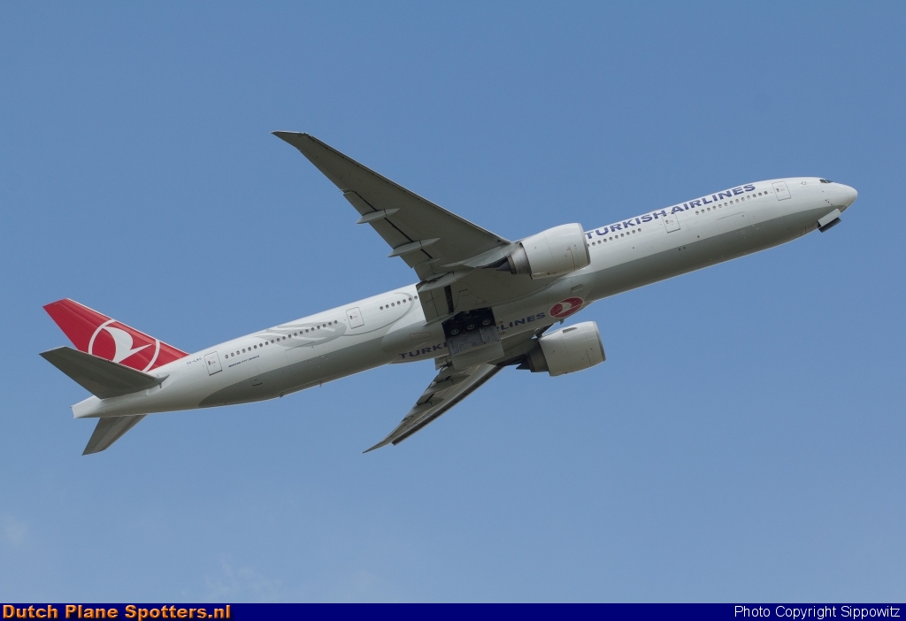 TC-LKC Boeing 777-300 Turkish Airlines by Sippowitz