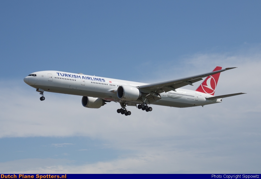TC-LKA Boeing 777-300 Turkish Airlines by Sippowitz