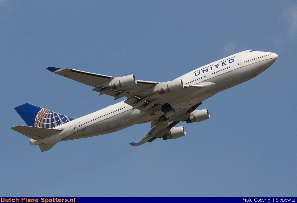 N127UA Boeing 747-400 United Airlines by Sippowitz