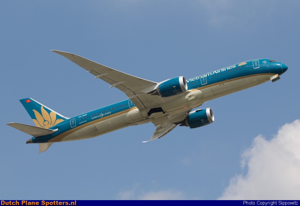 VN-A863 Boeing 787-9 Dreamliner Vietnam Airlines by Sippowitz