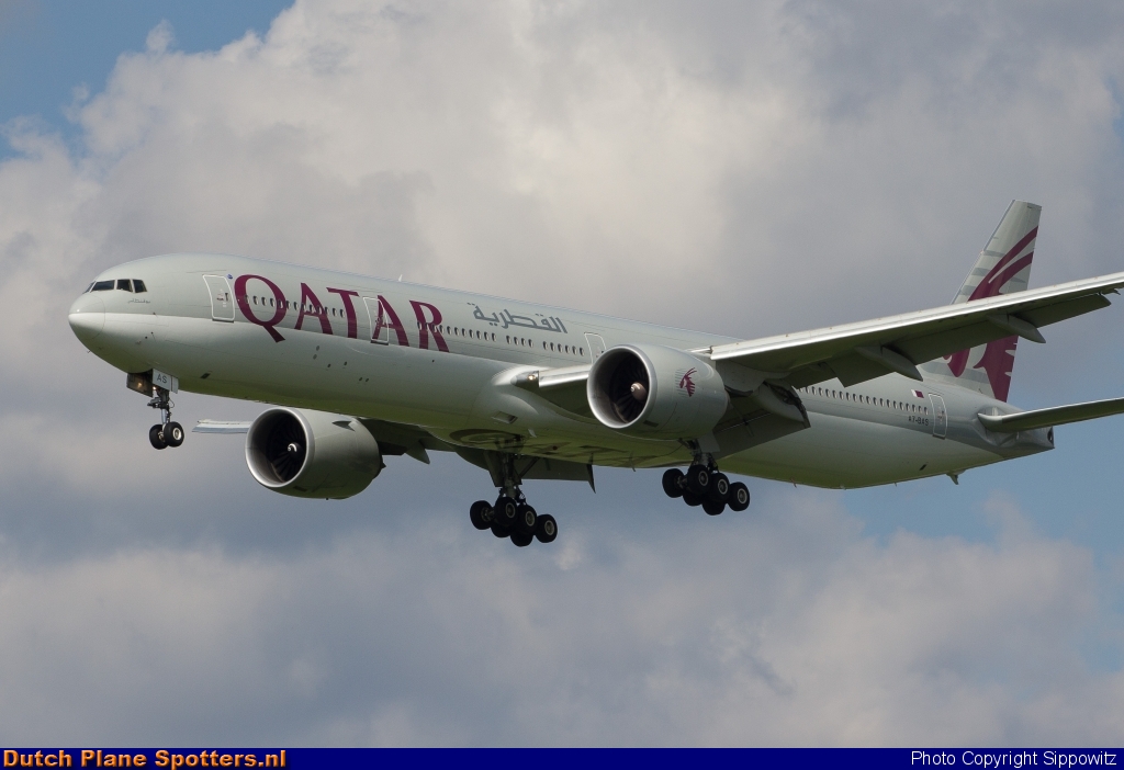 A7-BAS Boeing 777-300 Qatar Airways by Sippowitz