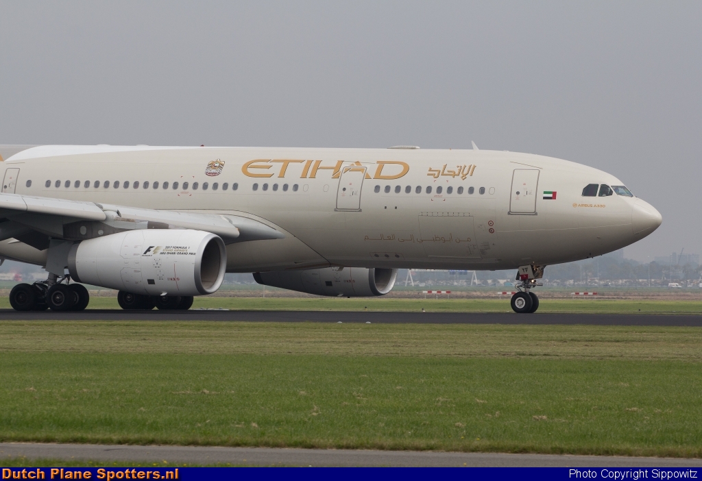 A6-EYF Airbus A330-200 Etihad by Sippowitz