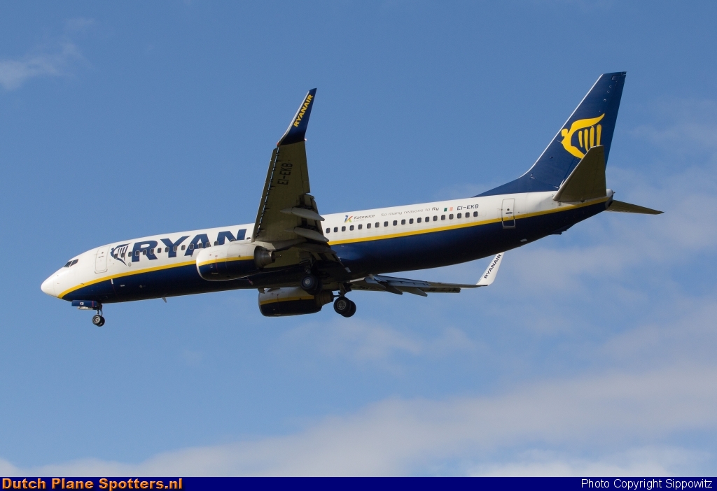 EI-EKB Boeing 737-800 Ryanair by Sippowitz